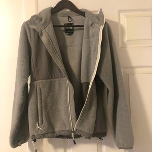 Women’s grey North Face fleece.